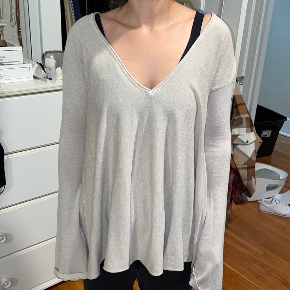 VICI:((NWT)) beige plunge neck super soft sweater